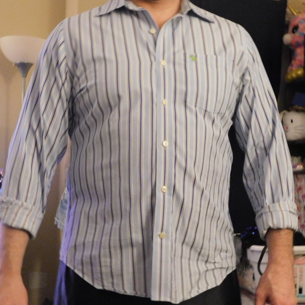 🎩ABERCROMBIE STRIPED BUTTON DOWN🎩